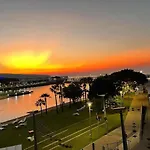 Je.Wel Of The Waterfront